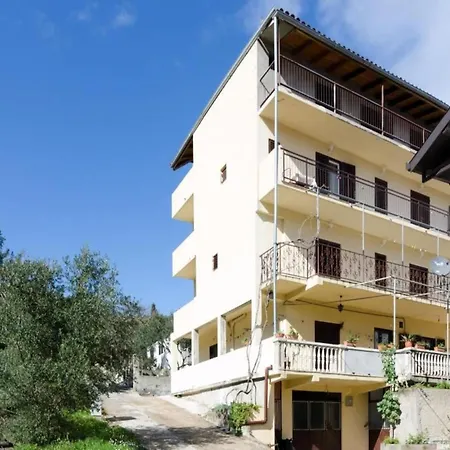 Apartment Dalmatin Uljana - 3 *
